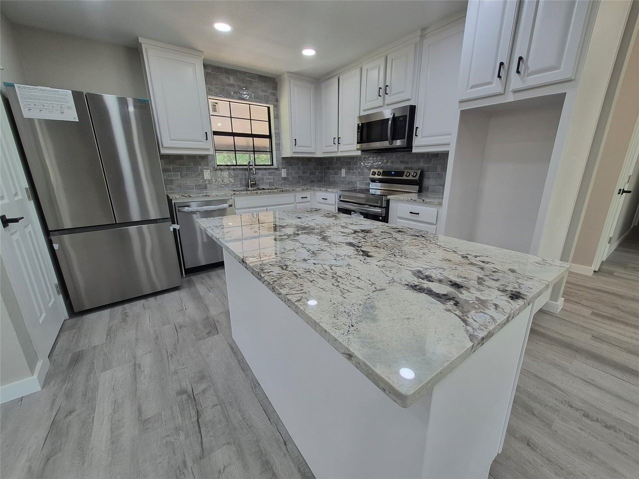 2029 Roberts Dr - Photo 6 of 36