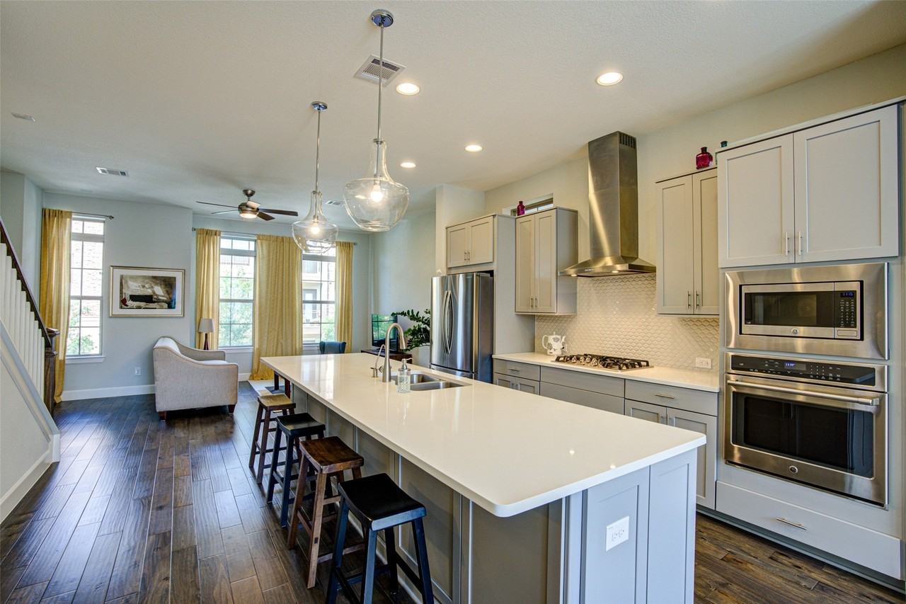 2725 Yellow Jasmine Ln - Photo 3 of 14