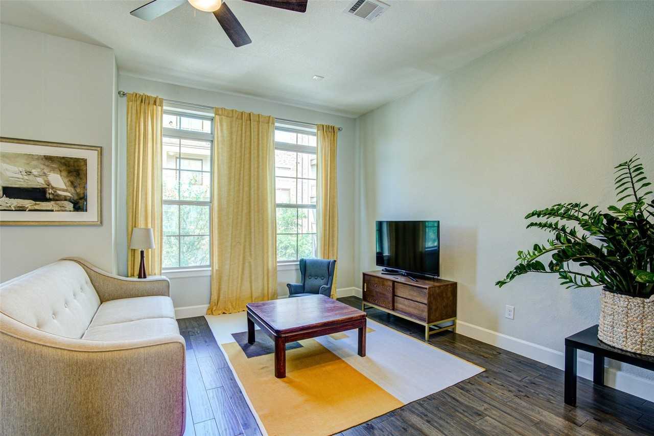 2725 Yellow Jasmine Ln - Photo 5 of 14