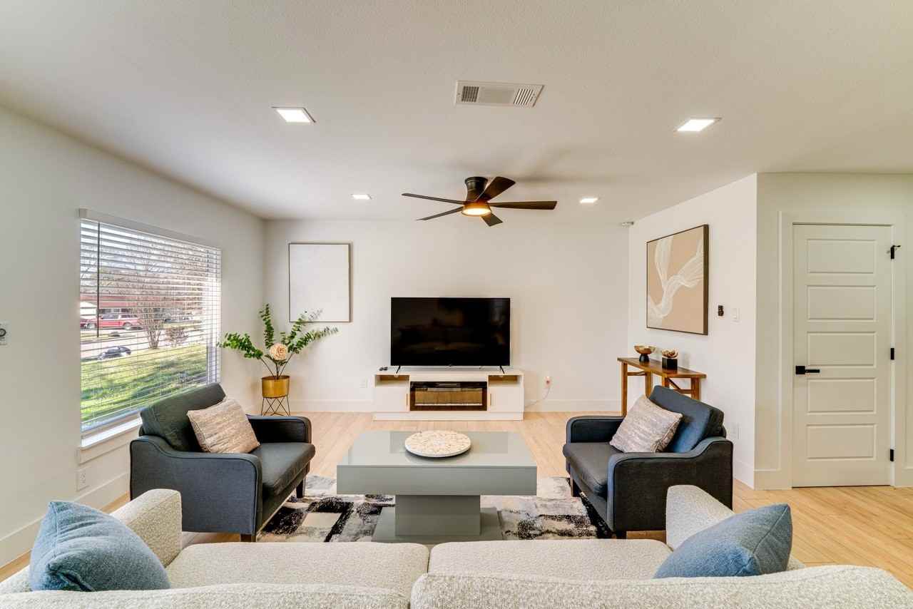2219 Finley Rd - Photo 6 of 28