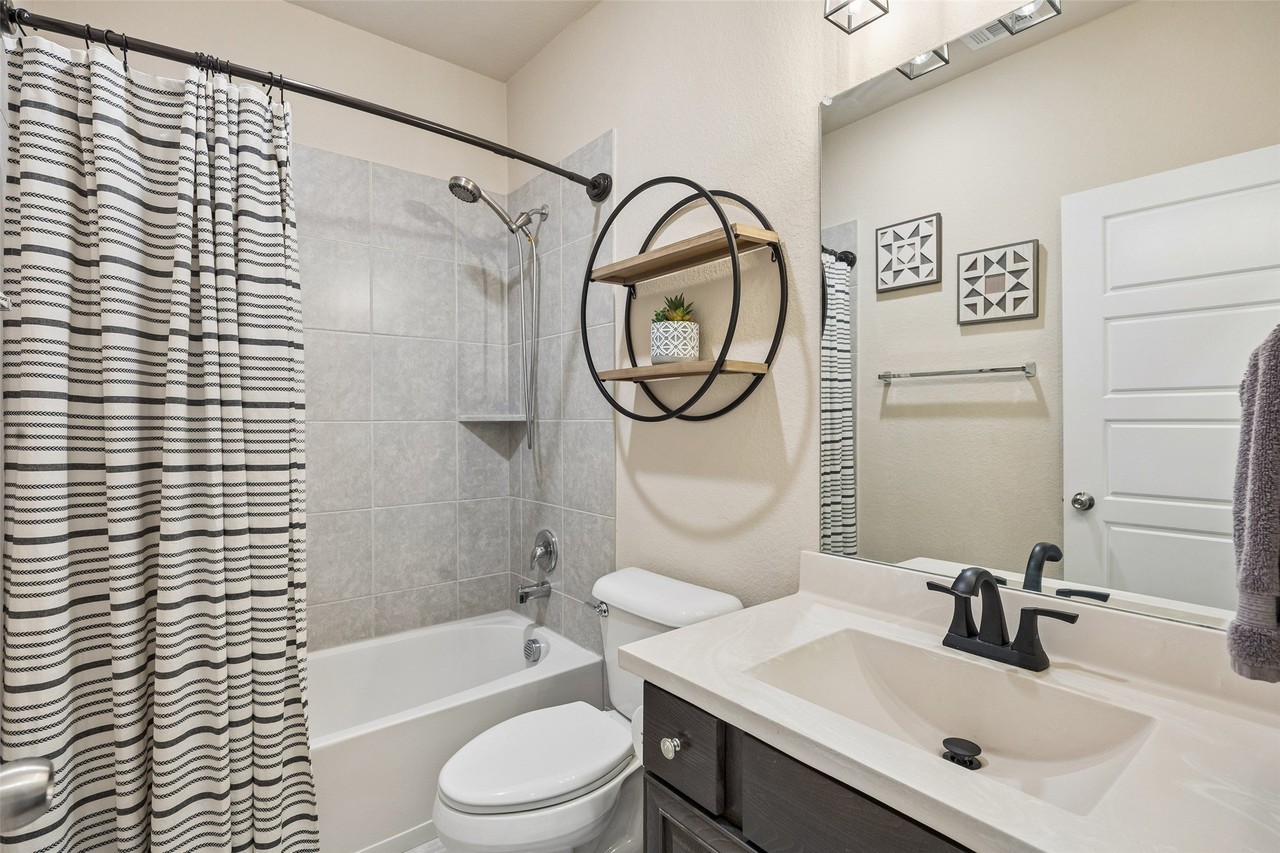 1321 Meridian Dr - Photo 7 of 40