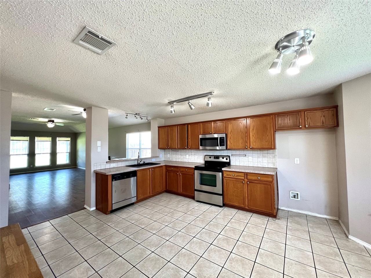 9900 Tyler Dr - Photo 7 of 18
