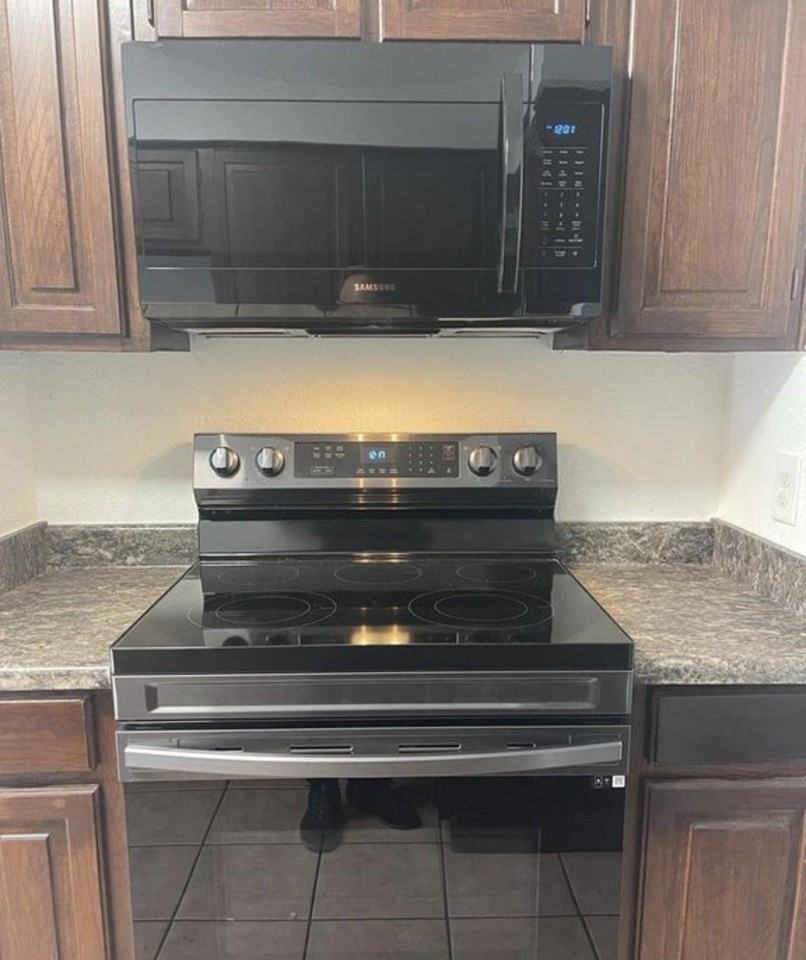 346 W Harwood Rd #A - Photo 2 of 9