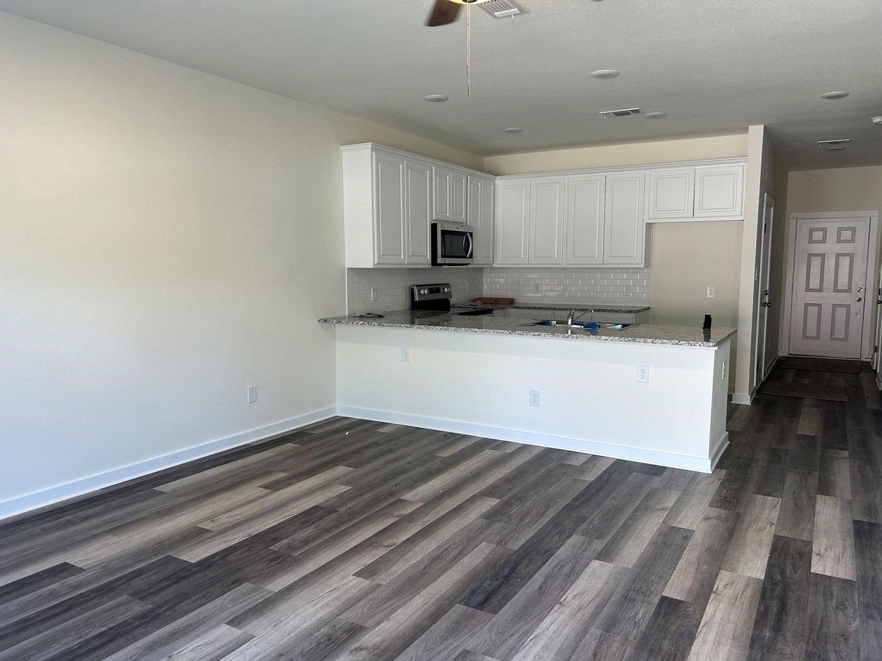204 Henderson St - Photo 6 of 21