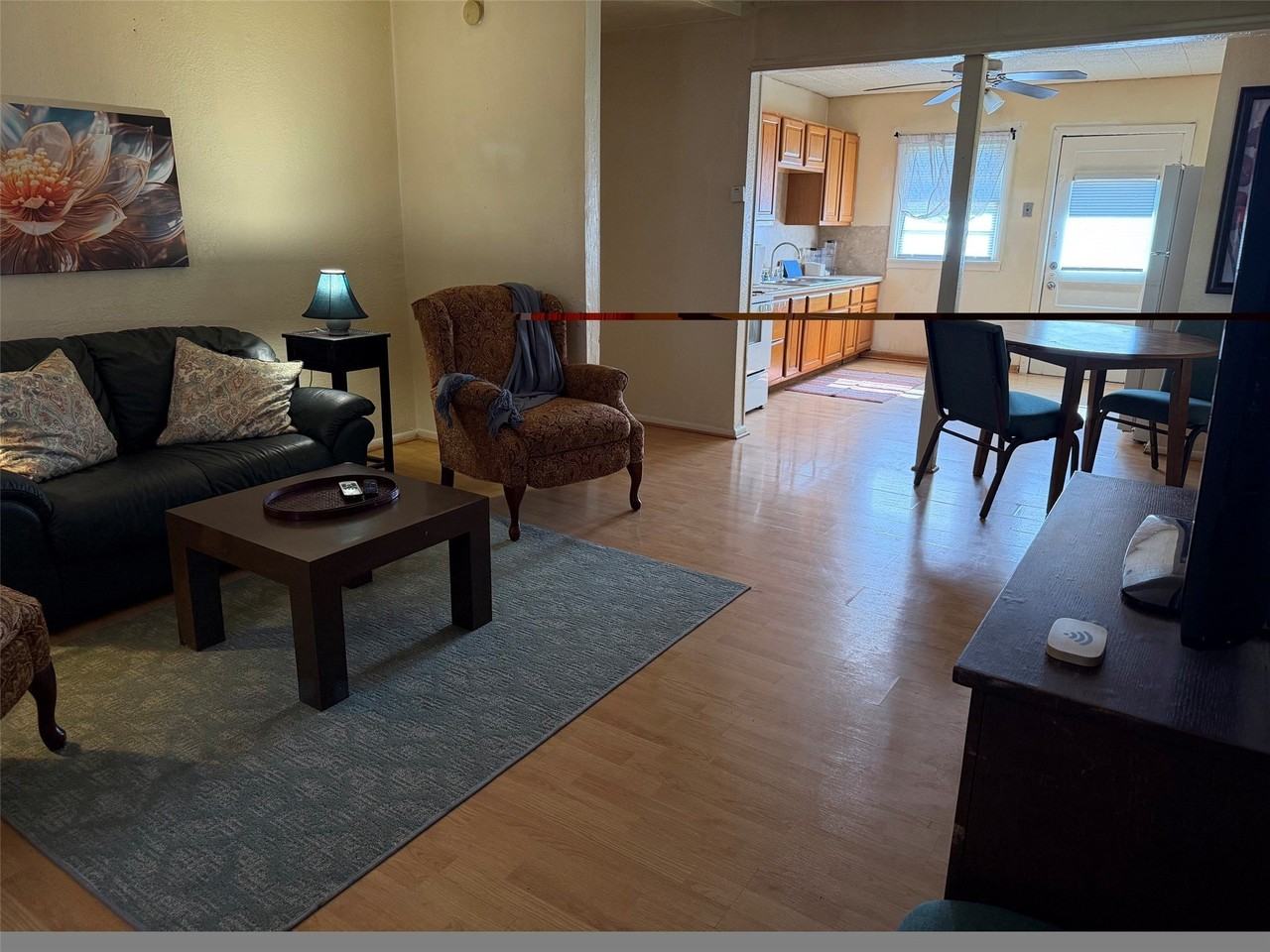 1246 S Crockett Dr - Photo 2 of 10