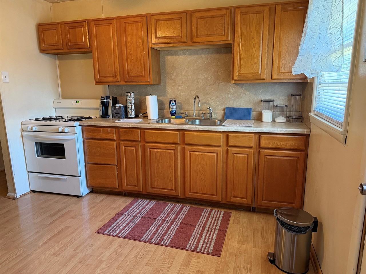 1246 S Crockett Dr - Photo 4 of 10