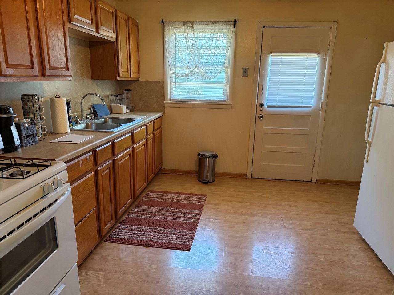 1246 S Crockett Dr - Photo 5 of 10