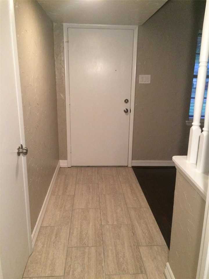 1217 Cloverdale Dr - Photo 2 of 17