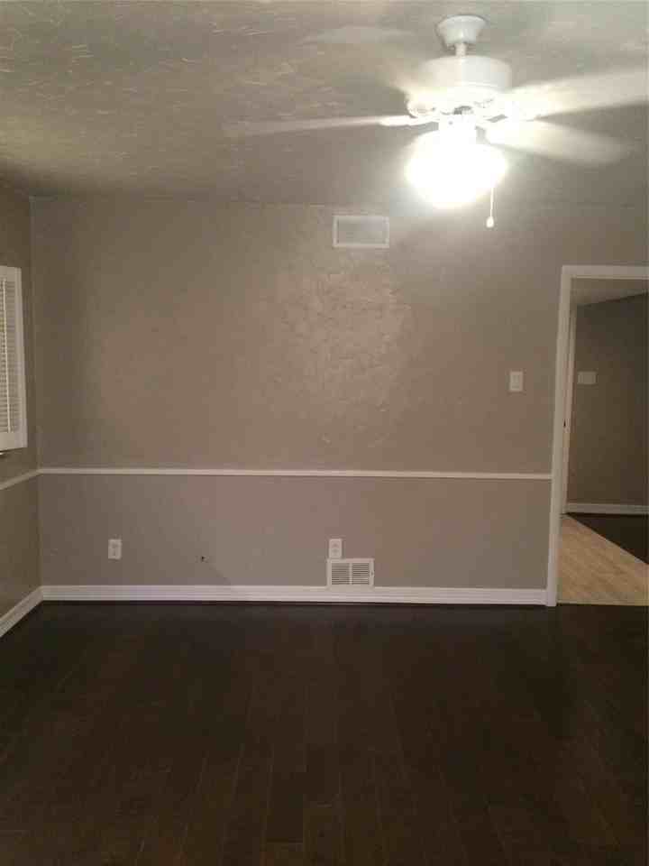 1217 Cloverdale Dr - Photo 4 of 17