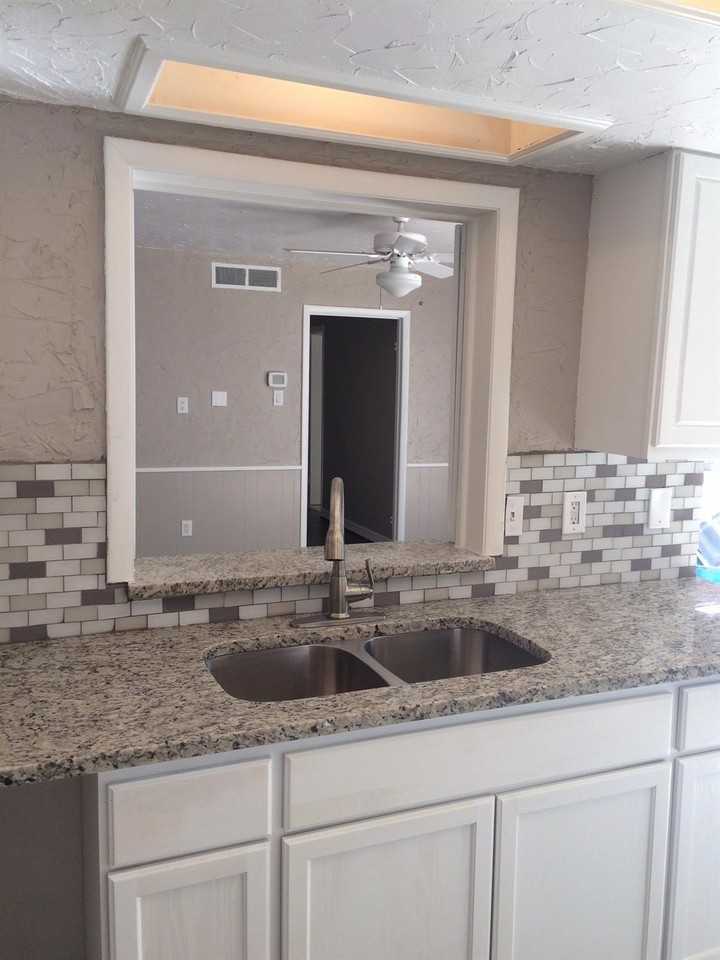 1217 Cloverdale Dr - Photo 7 of 17