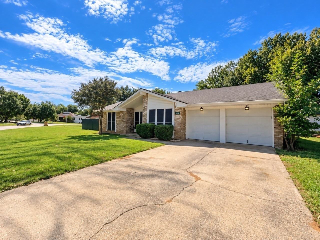 1006 Walnut Pl - Photo 2 of 25