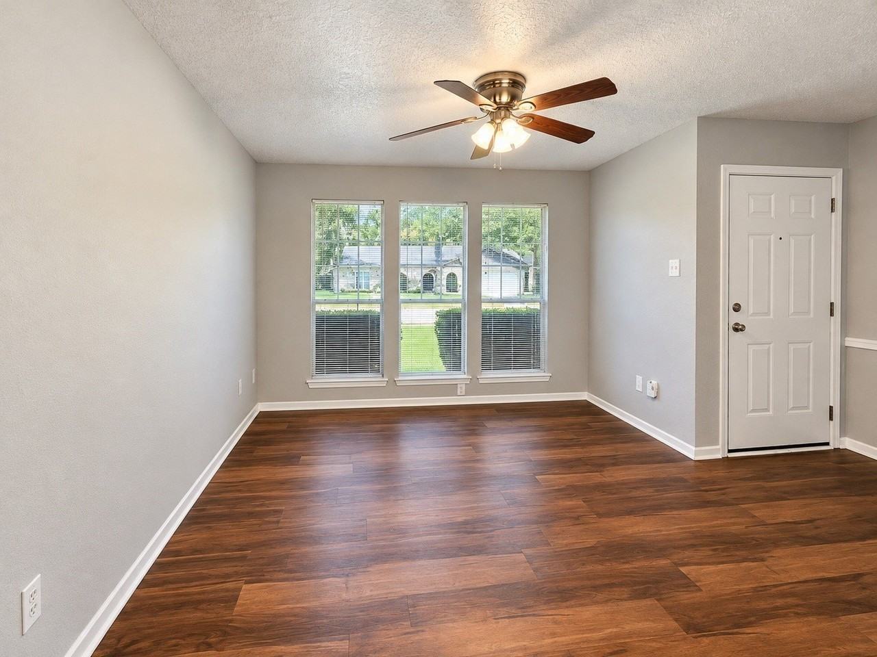 1006 Walnut Pl - Photo 5 of 25