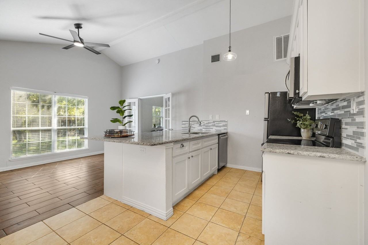 4205 Caldwell Ave - Photo 4 of 33