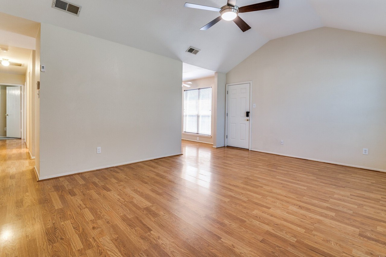 812 Cooper Ln - Photo 2 of 12