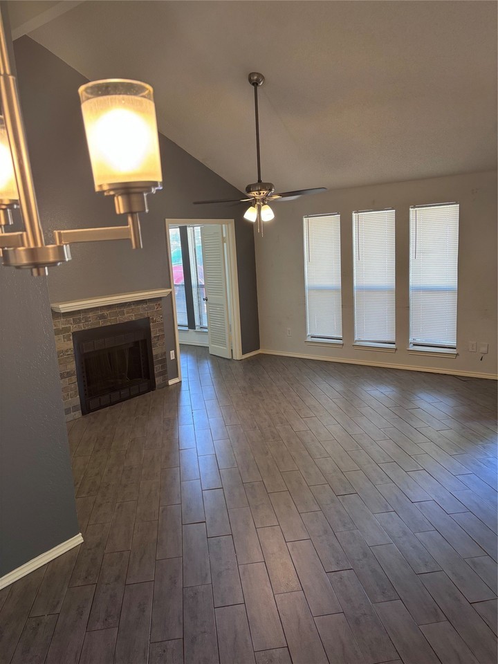 111 Glade Shadow Dr - Photo 3 of 16