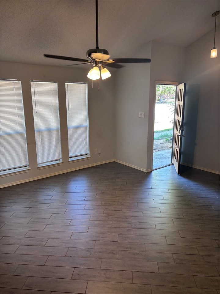 111 Glade Shadow Dr - Photo 6 of 16
