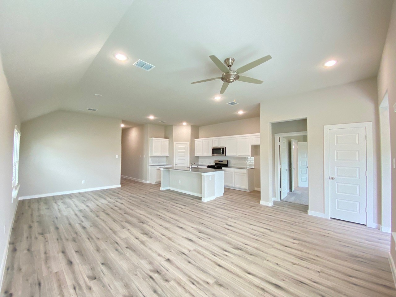 140 Mandarin St - Photo 3 of 20