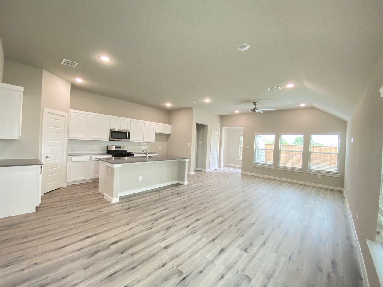 140 Mandarin St - Photo 5 of 20