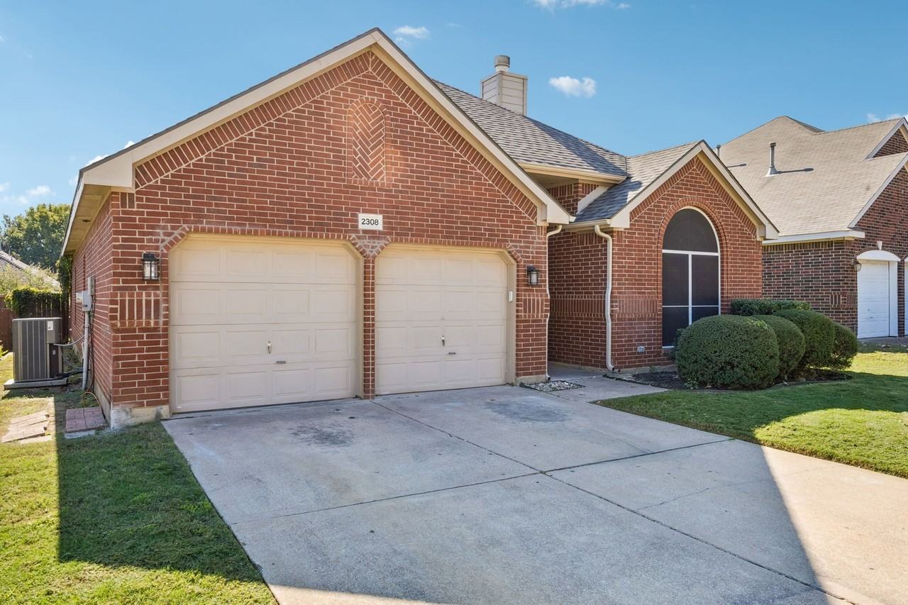 2308 Suntree Ln - Photo 2 of 25