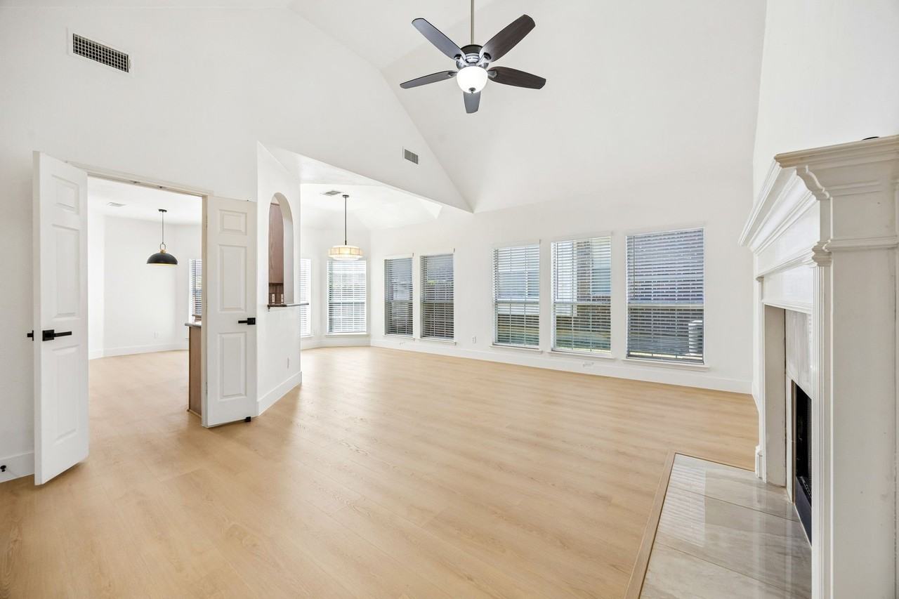 2308 Suntree Ln - Photo 4 of 25