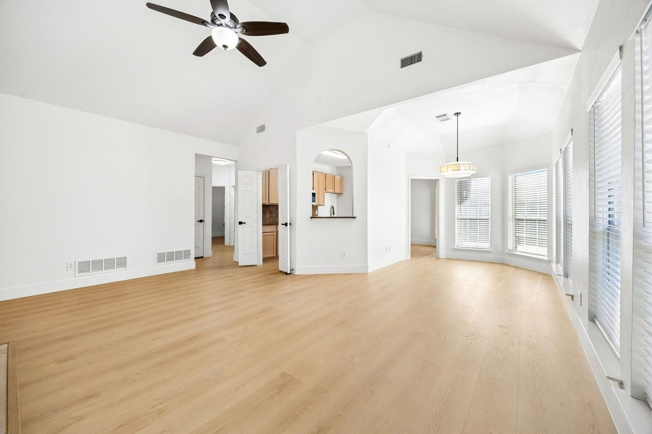 2308 Suntree Ln - Photo 6 of 25