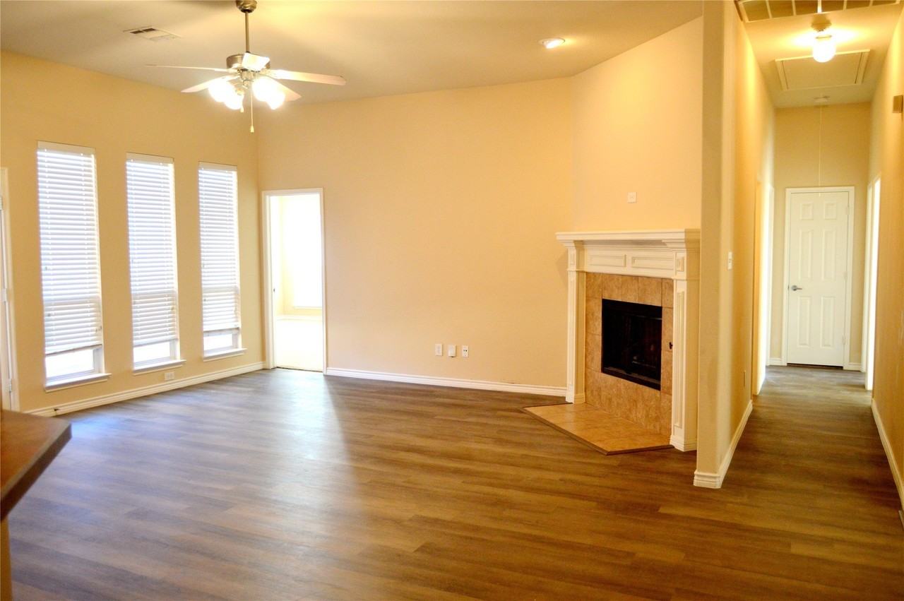 1625 Balboa Ln - Photo 5 of 22