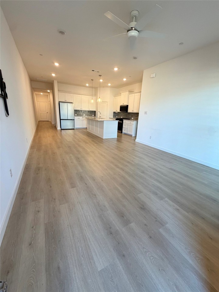 2805 Concord Dr - Photo 3 of 18