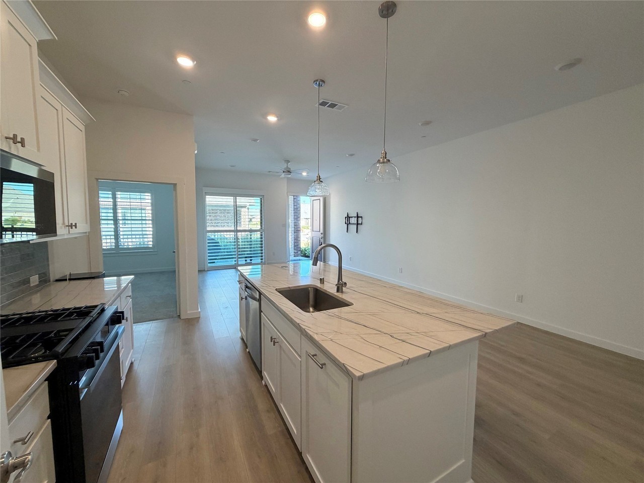 2805 Concord Dr - Photo 4 of 18