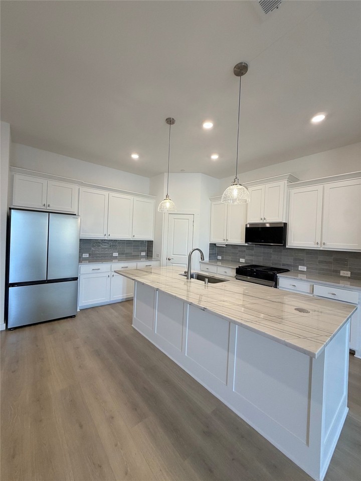 2805 Concord Dr - Photo 5 of 18