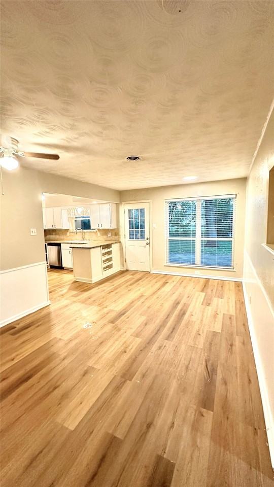 12226 Brisbane Ave - Photo 4 of 16