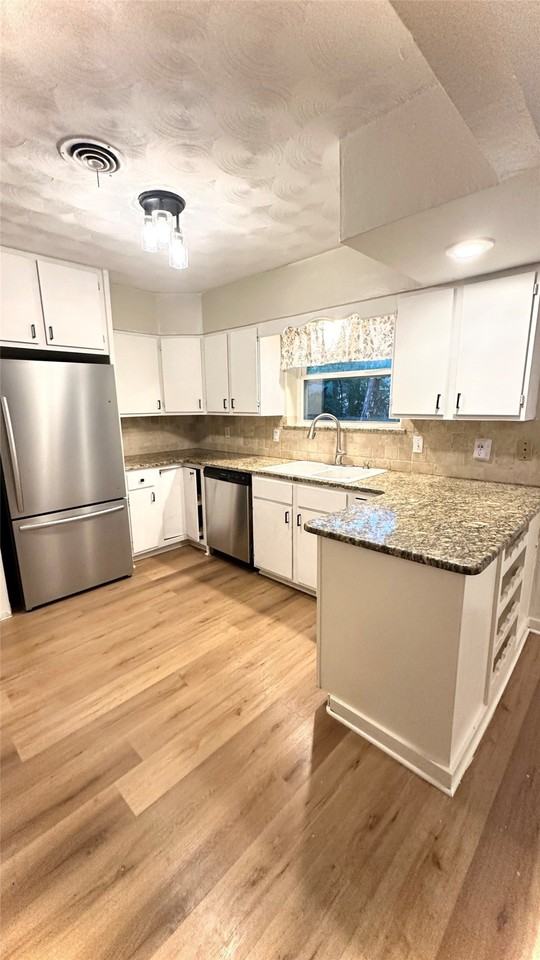 12226 Brisbane Ave - Photo 5 of 16