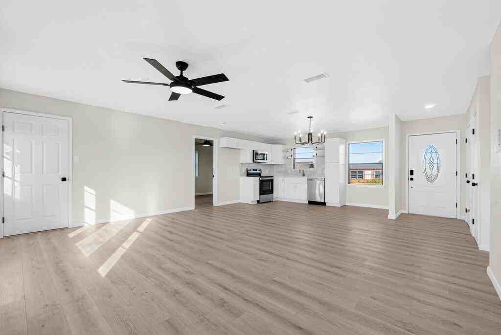 4206 San Jacinto St - Photo 7 of 50