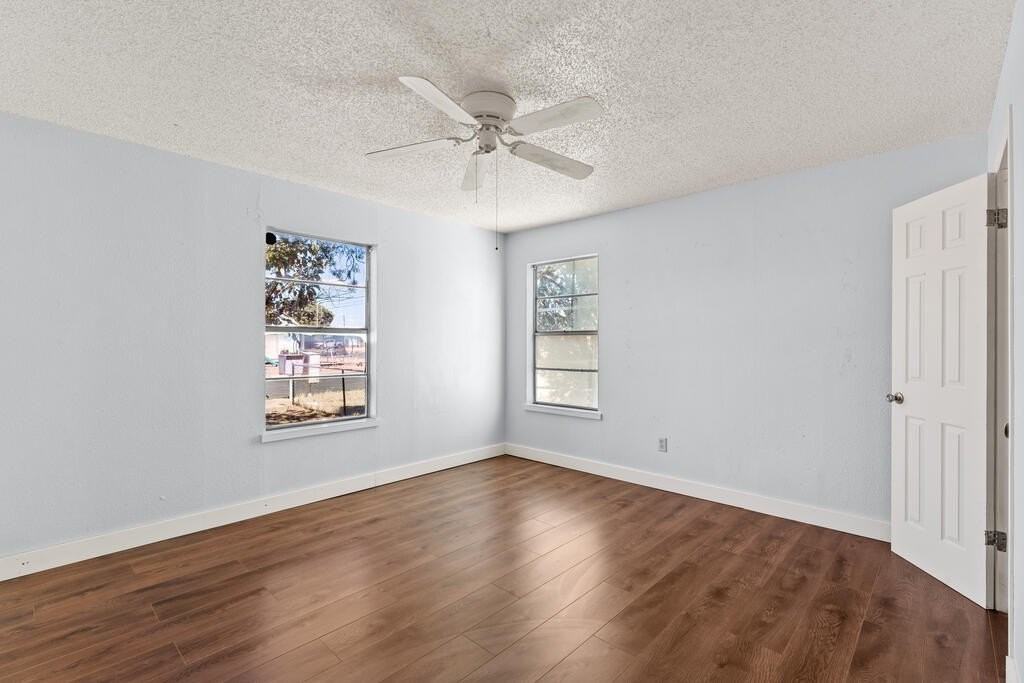 812 E 25th St - Photo 2 of 15