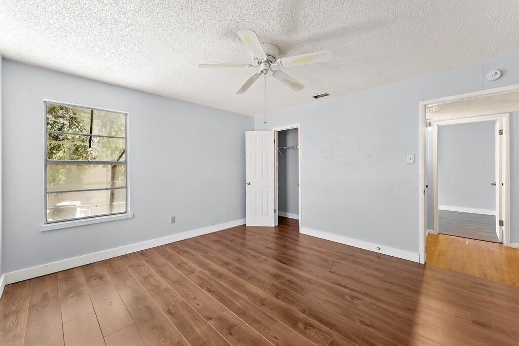 812 E 25th St - Photo 3 of 15