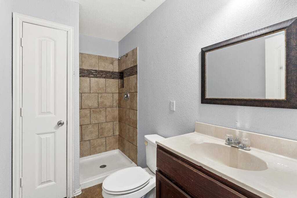 812 E 25th St - Photo 6 of 15
