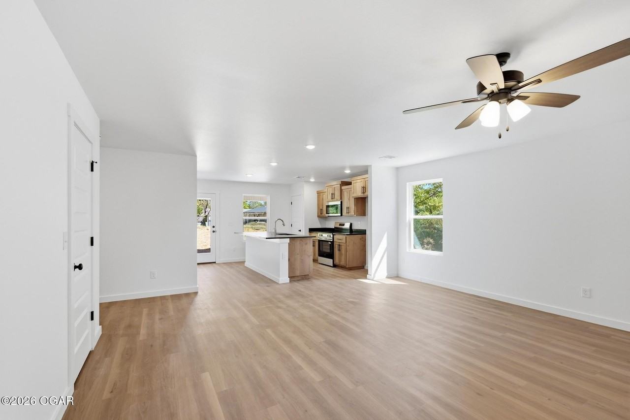 3109 W 23rd St - Photo 3 of 35