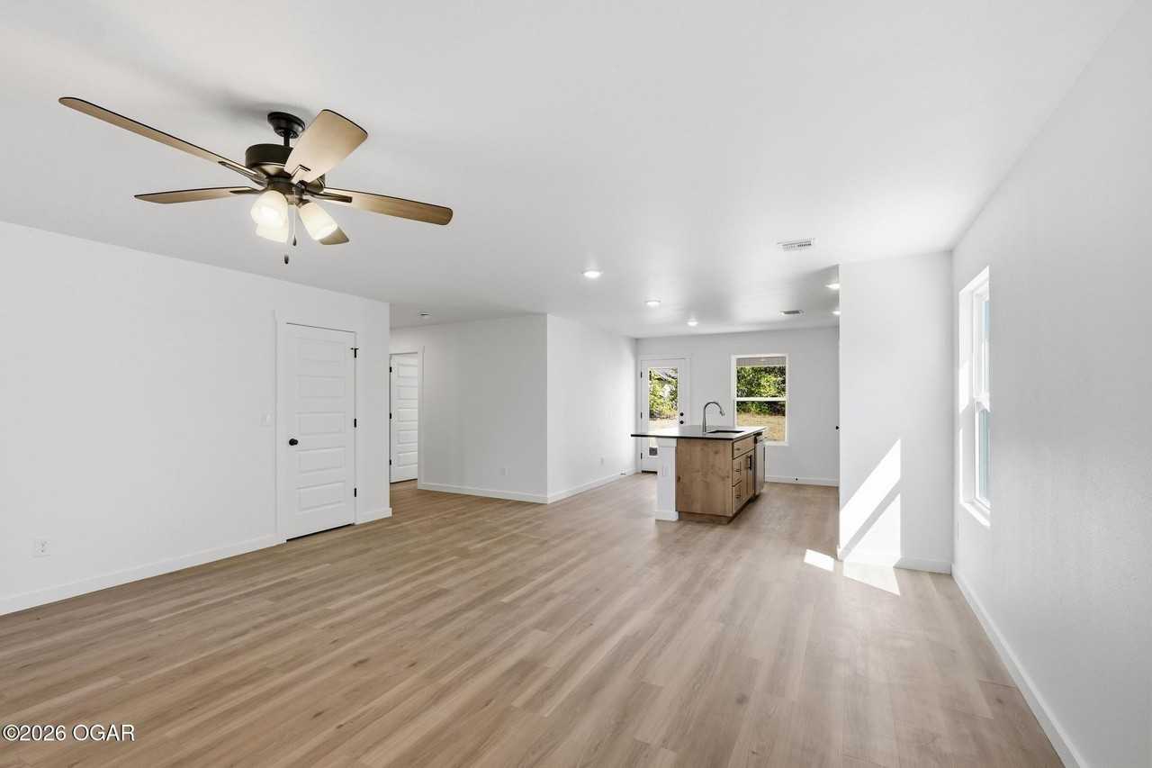 3109 W 23rd St - Photo 5 of 35