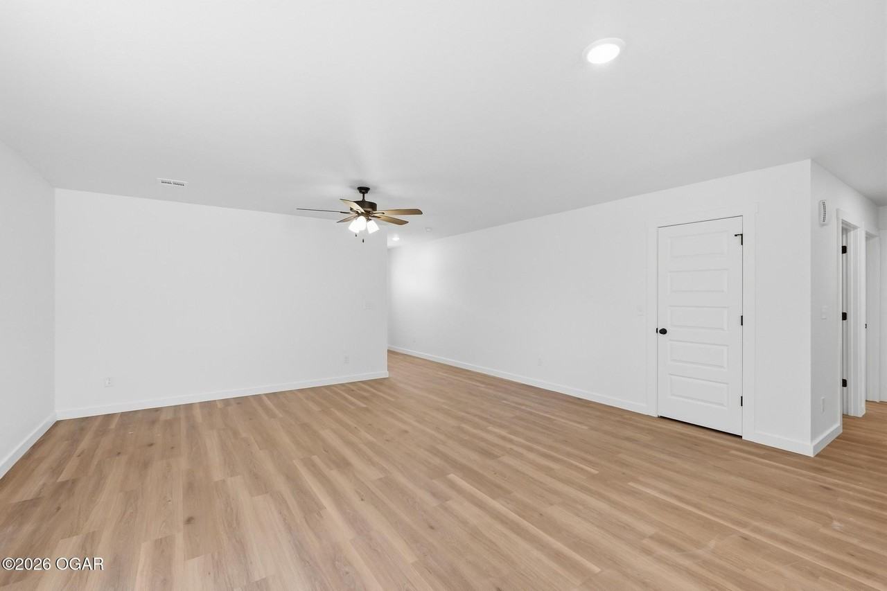 3109 W 23rd St - Photo 6 of 35