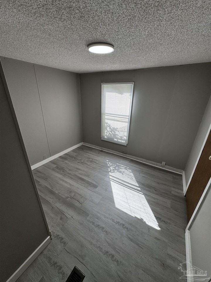 5472 Coventry Ave - Photo 4 of 13