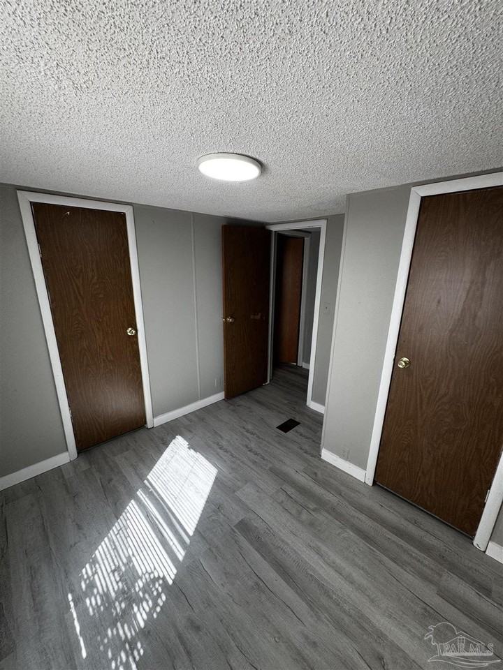 5472 Coventry Ave - Photo 5 of 13