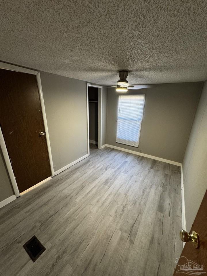 5472 Coventry Ave - Photo 6 of 13