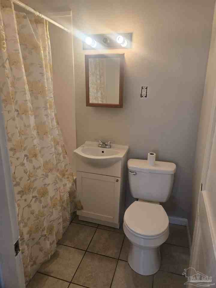 4 Rowland Ct #A - Photo 6 of 7