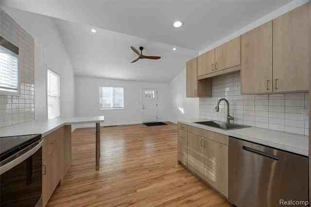 623 E Brockton Ave - Photo 5 of 15