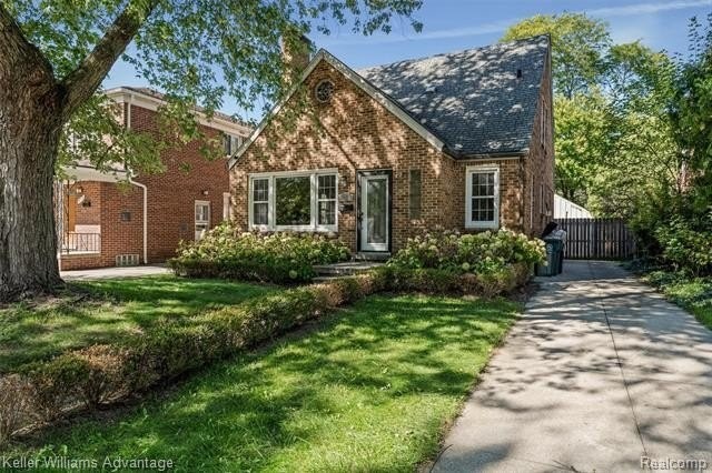 410 Catalpa Dr - Photo 2 of 35