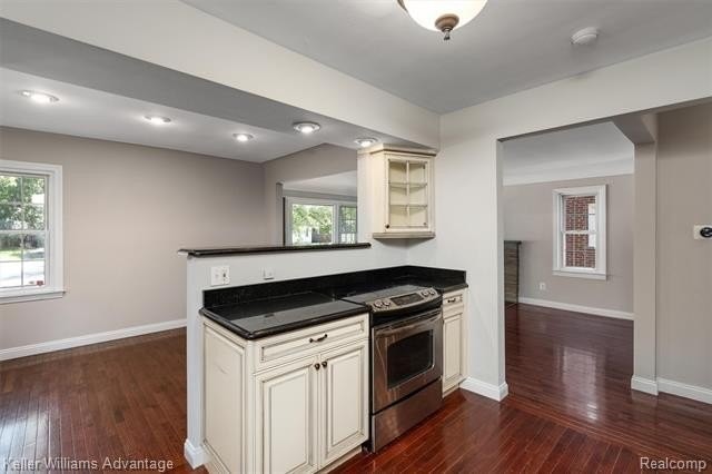410 Catalpa Dr - Photo 3 of 35