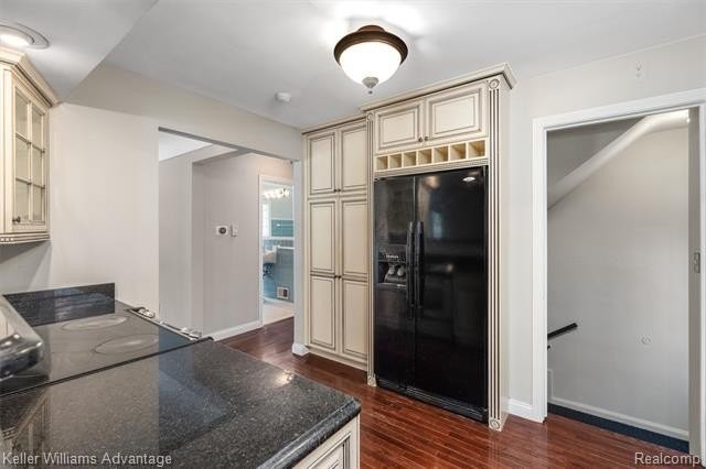 410 Catalpa Dr - Photo 4 of 35