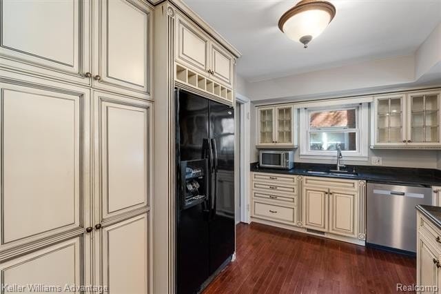 410 Catalpa Dr - Photo 6 of 35
