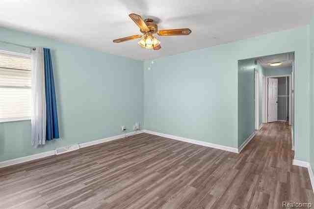 3912 Ziegler St - Photo 4 of 27