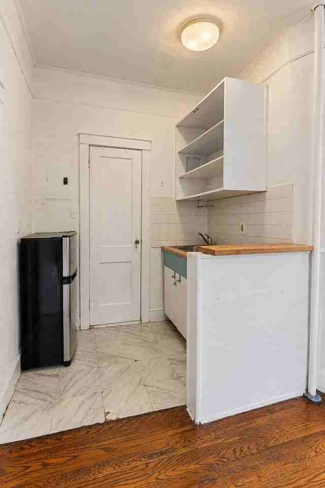 23 Grove St - Photo 2 of 4