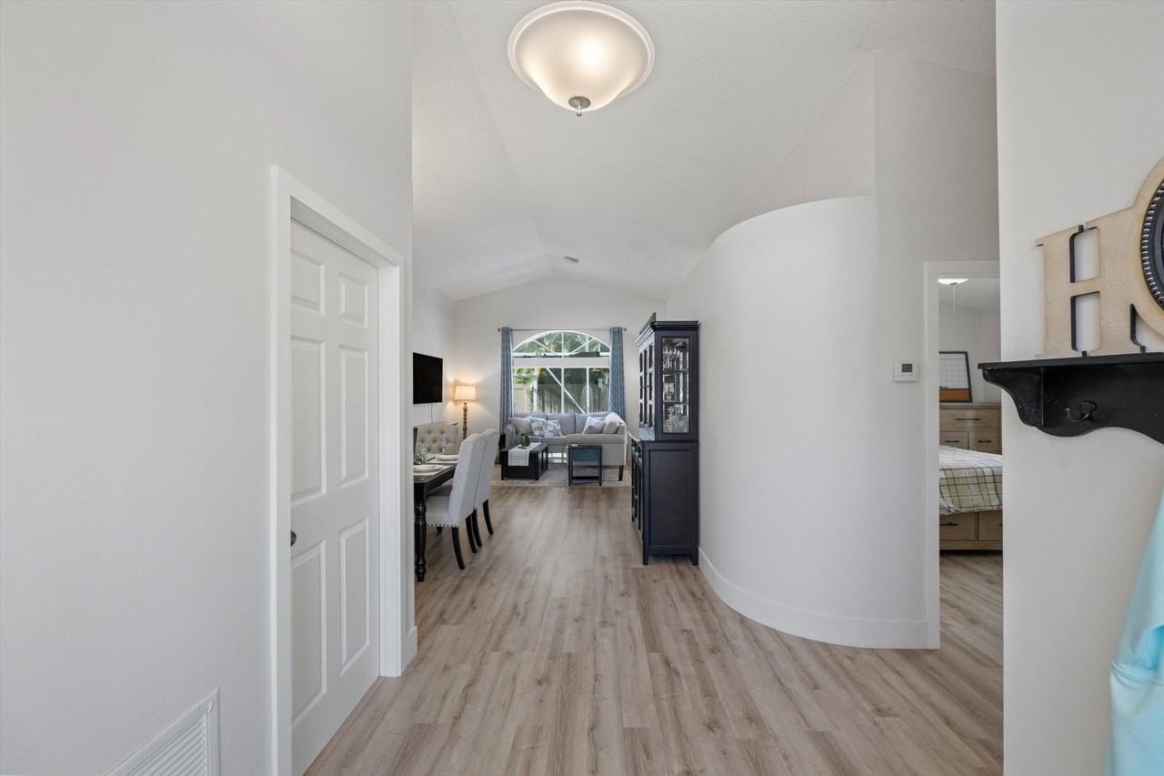12781 Meadowbreeze Dr - Photo 3 of 18
